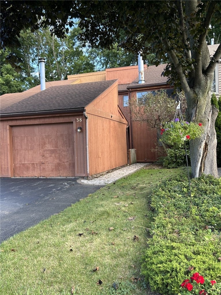 38 Tilegate Glen — photo