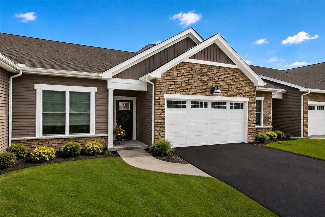 127 Cedarway Circle 402 — photo