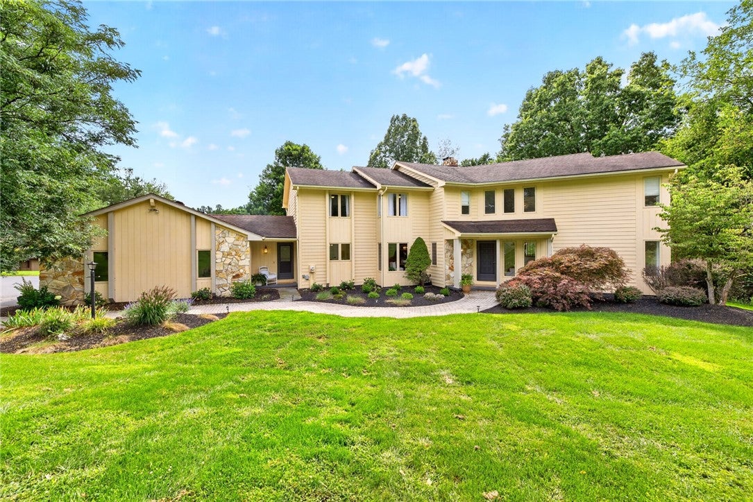11 Pondview Drive — photo