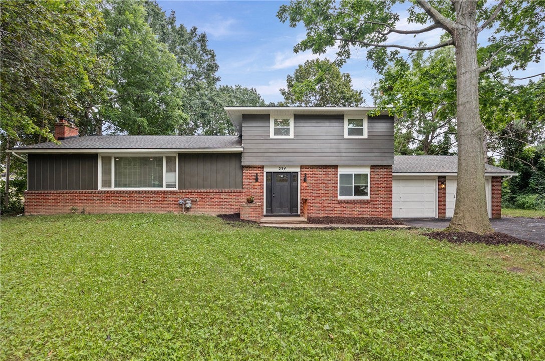 234 Rhea Crescent — photo