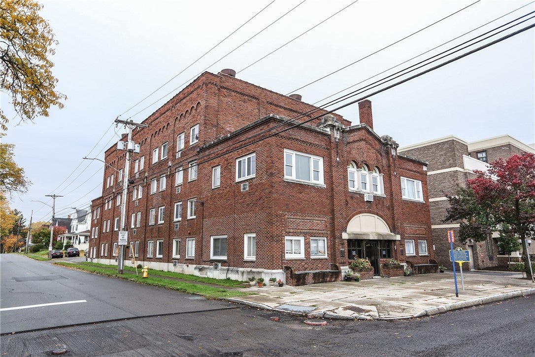 400 Main Street B9 — photo