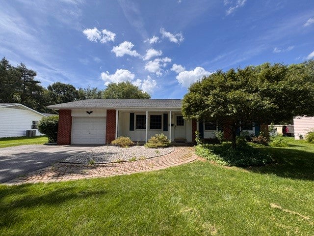 121 Hillary Drive — photo