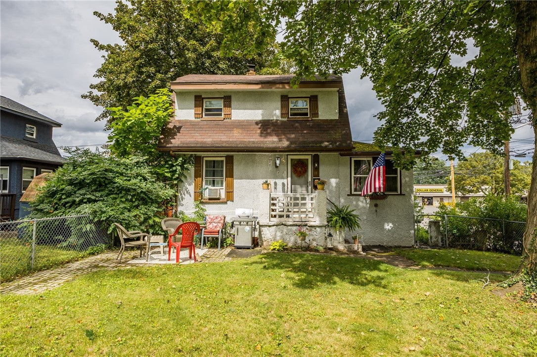 11 Woodneath Crescent — photo