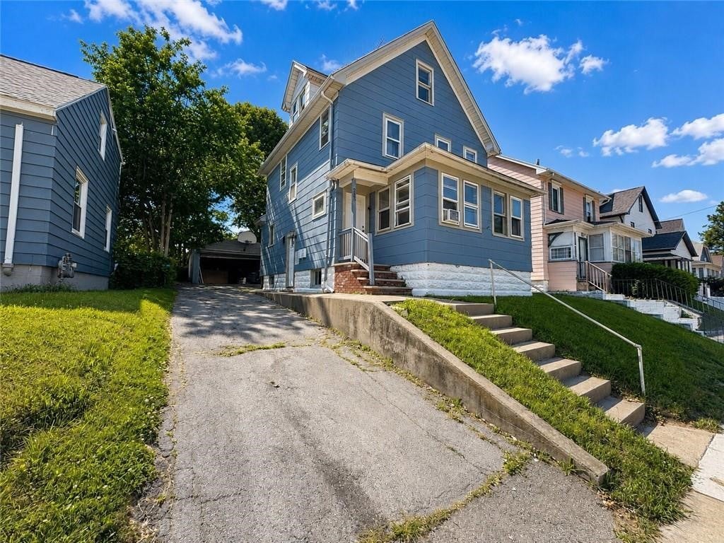 225 Nichols Street — photo