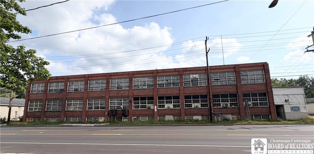 1300 E 2nd Street — photo
