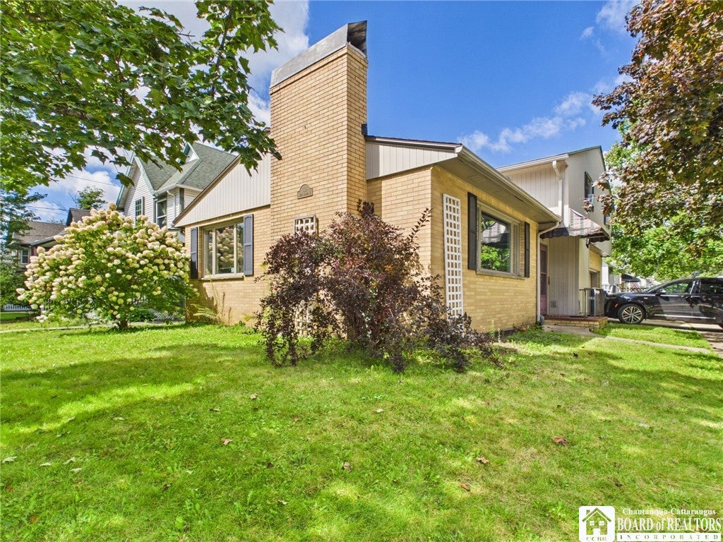 600 W Henley Street — photo