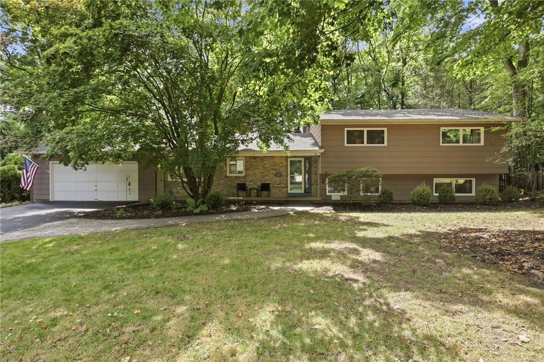 19 Valley Brook Drive — photo