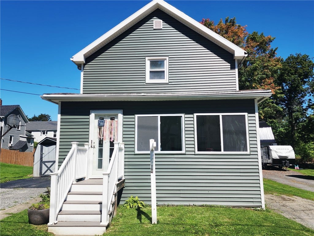 5 Watkins Avenue — photo