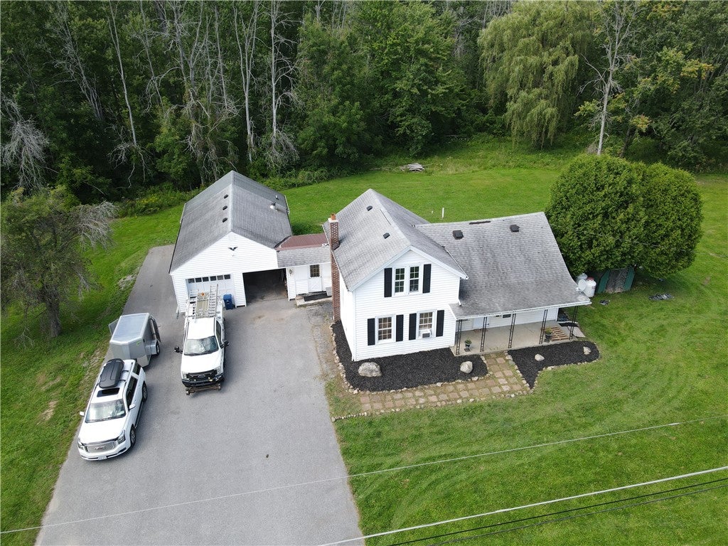 2389 Angling Road — photo