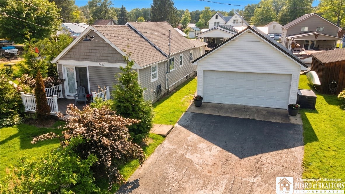2427 Lakeside Drive — photo