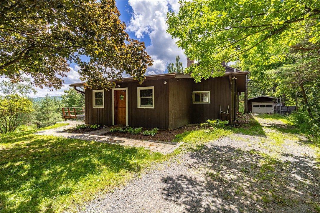 5040 Johnson Hill Drive — photo