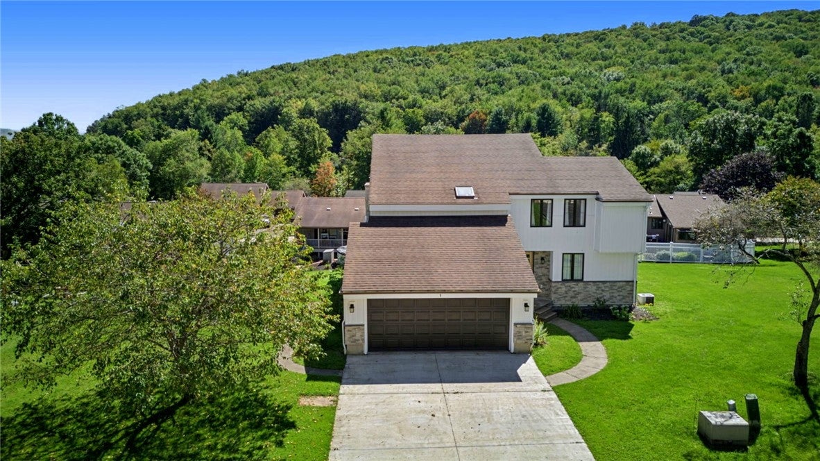 9 Valleybrook Drive 59 — photo