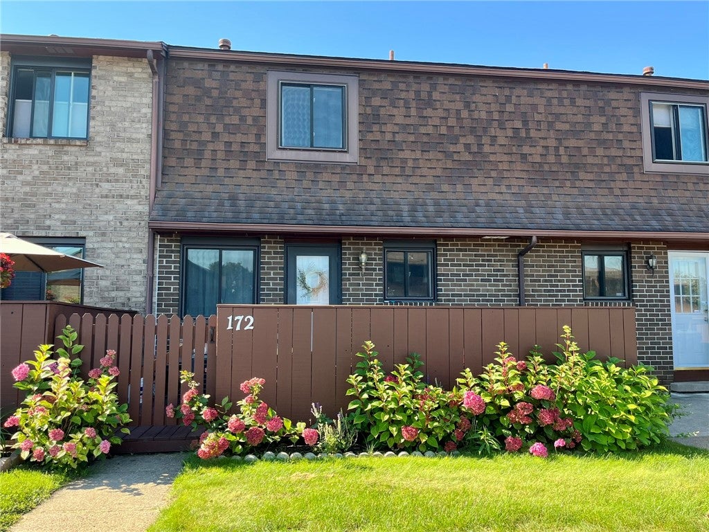 172 Surrey Hill Way — photo