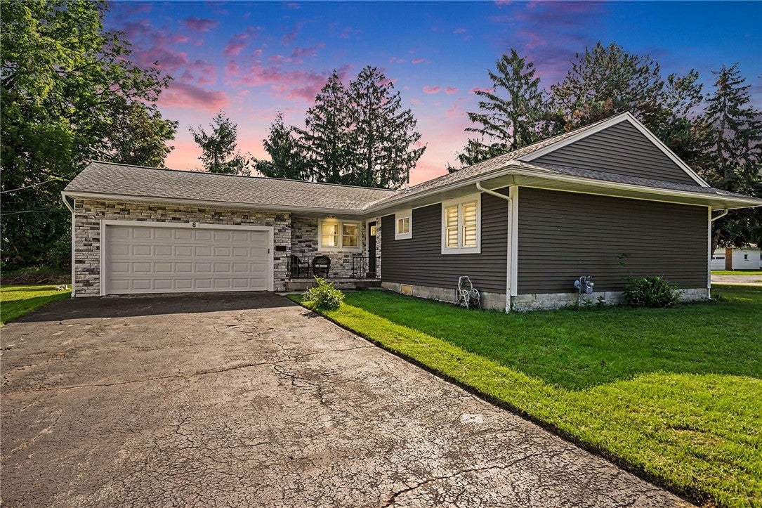 8 Hillview Drive — photo
