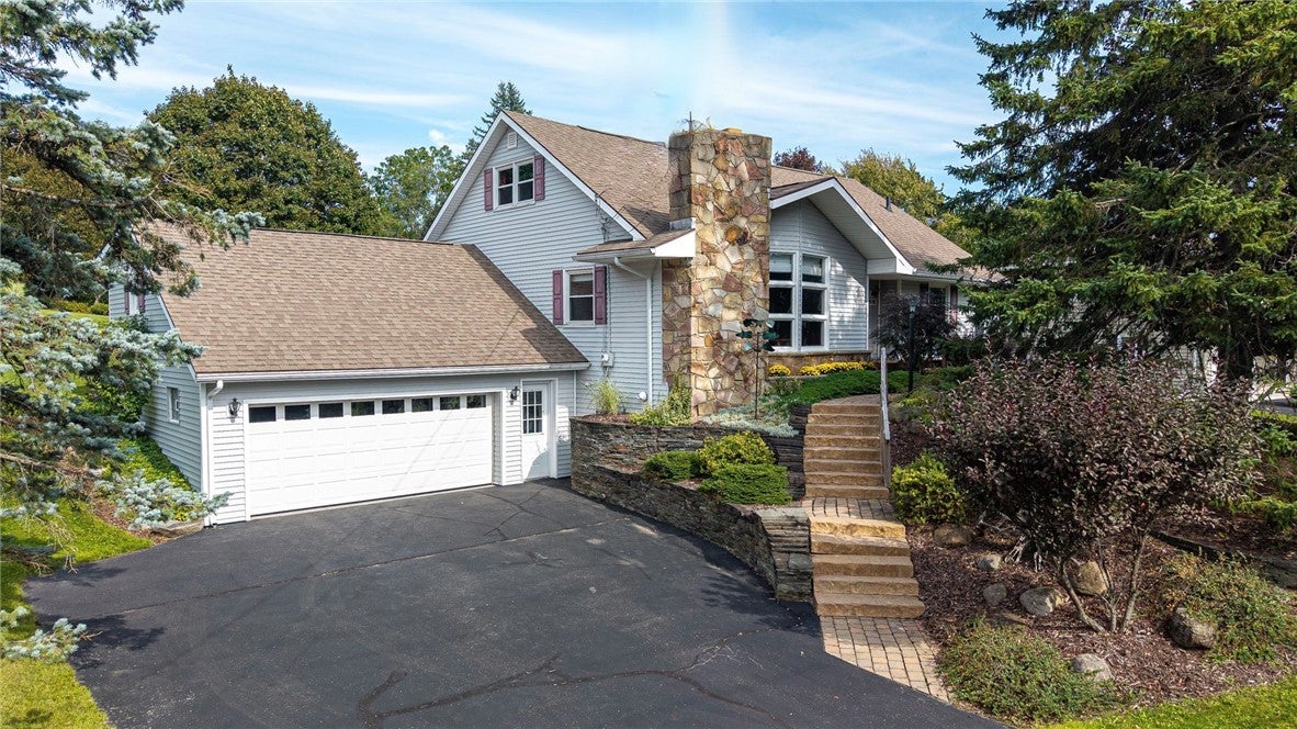 44 Hillcrest Dr — photo