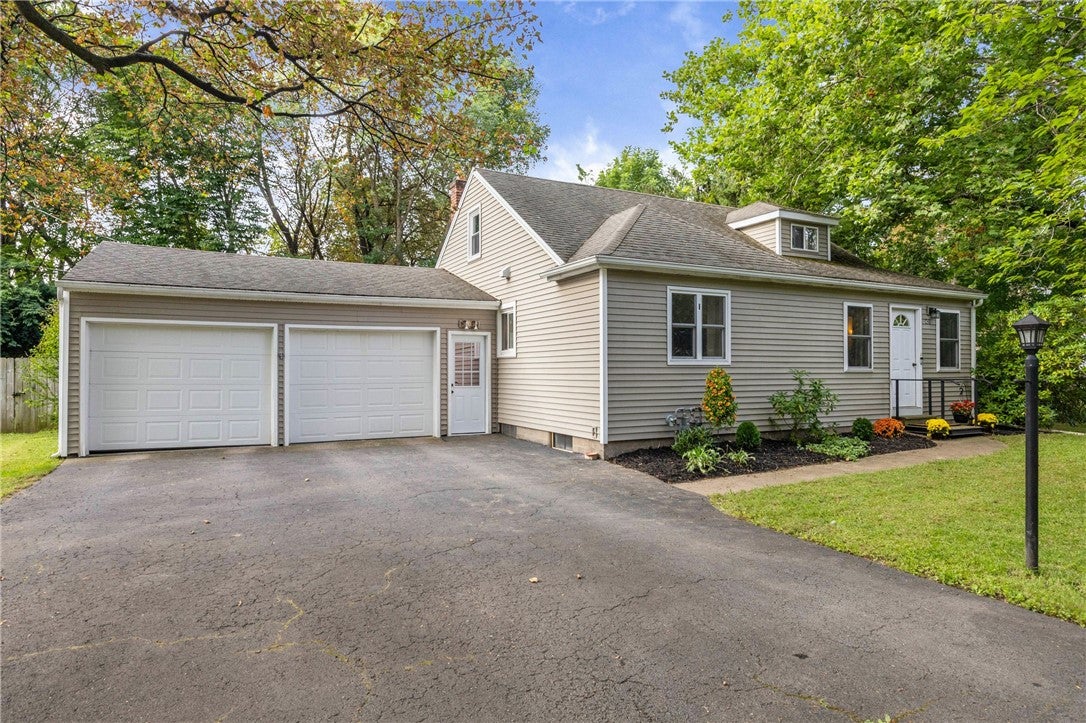 421 Bayside Drive — photo