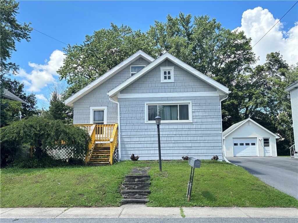 10 Pleasant Avenue — photo