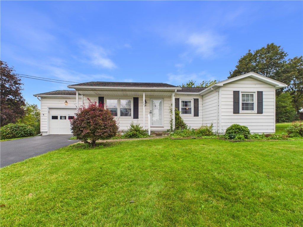107 Reeves Road, Henrietta, NY 14467