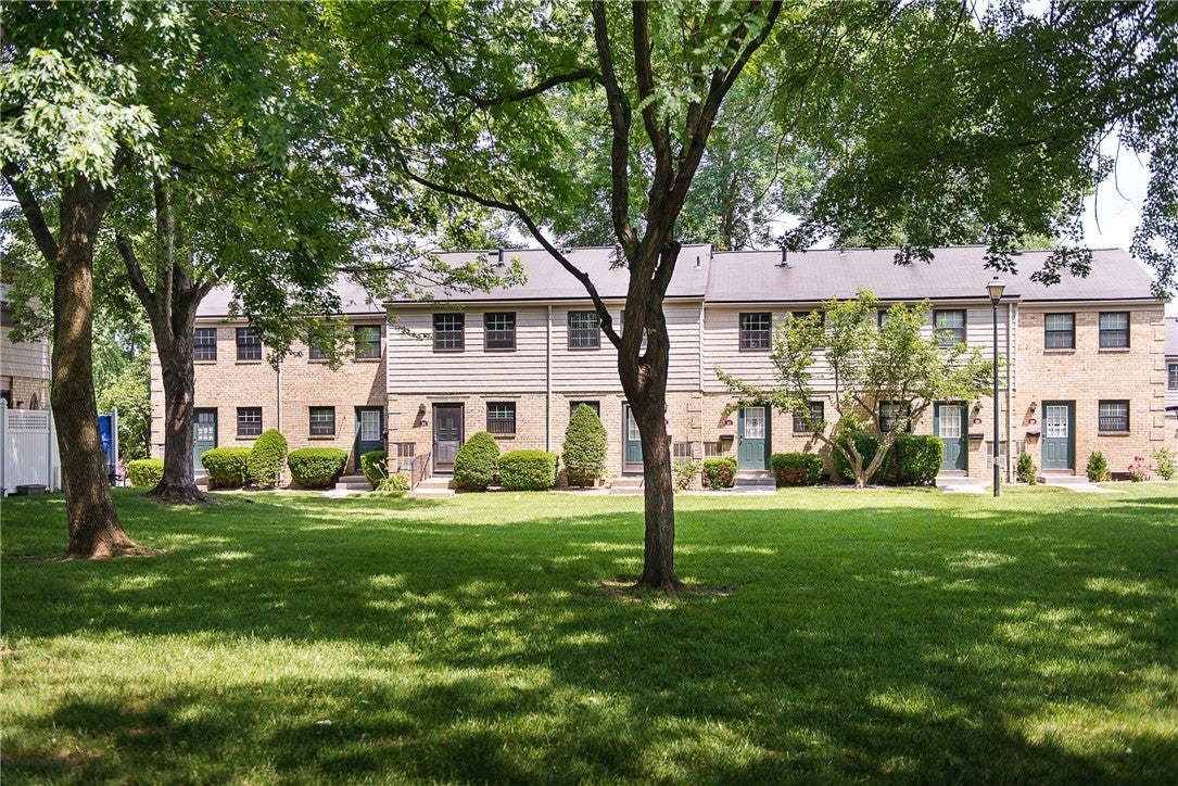 57 Chartwell Court — photo