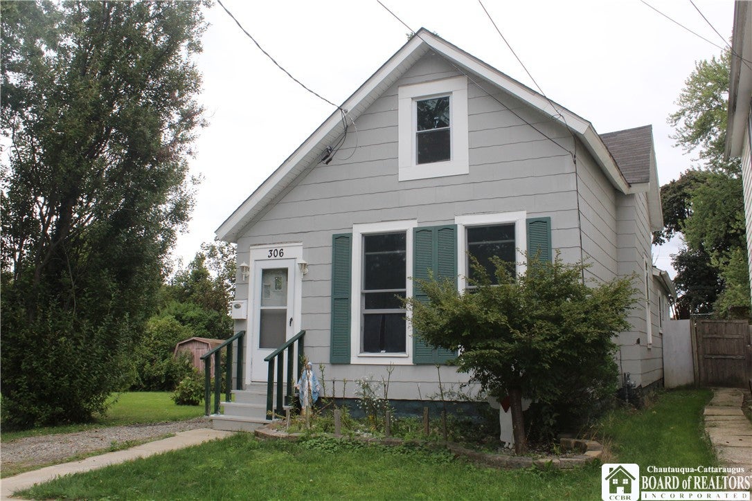 306 Robin Street — photo