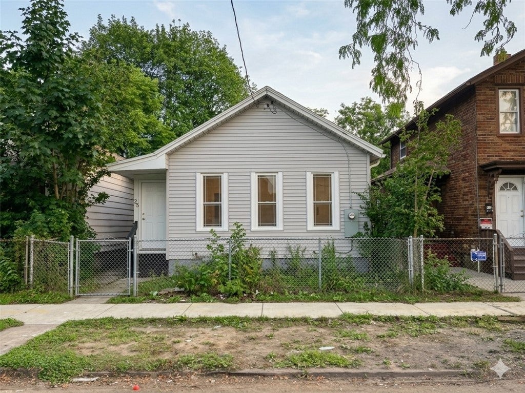 25 Lorenzo Street — photo