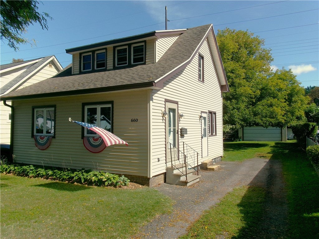 660 Bennington Dr — photo