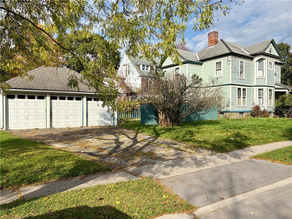69 Elm Street — photo