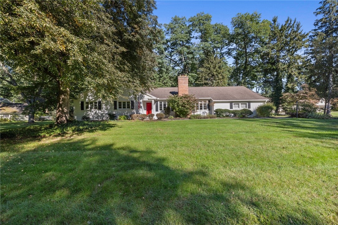 10 New England Drive — photo