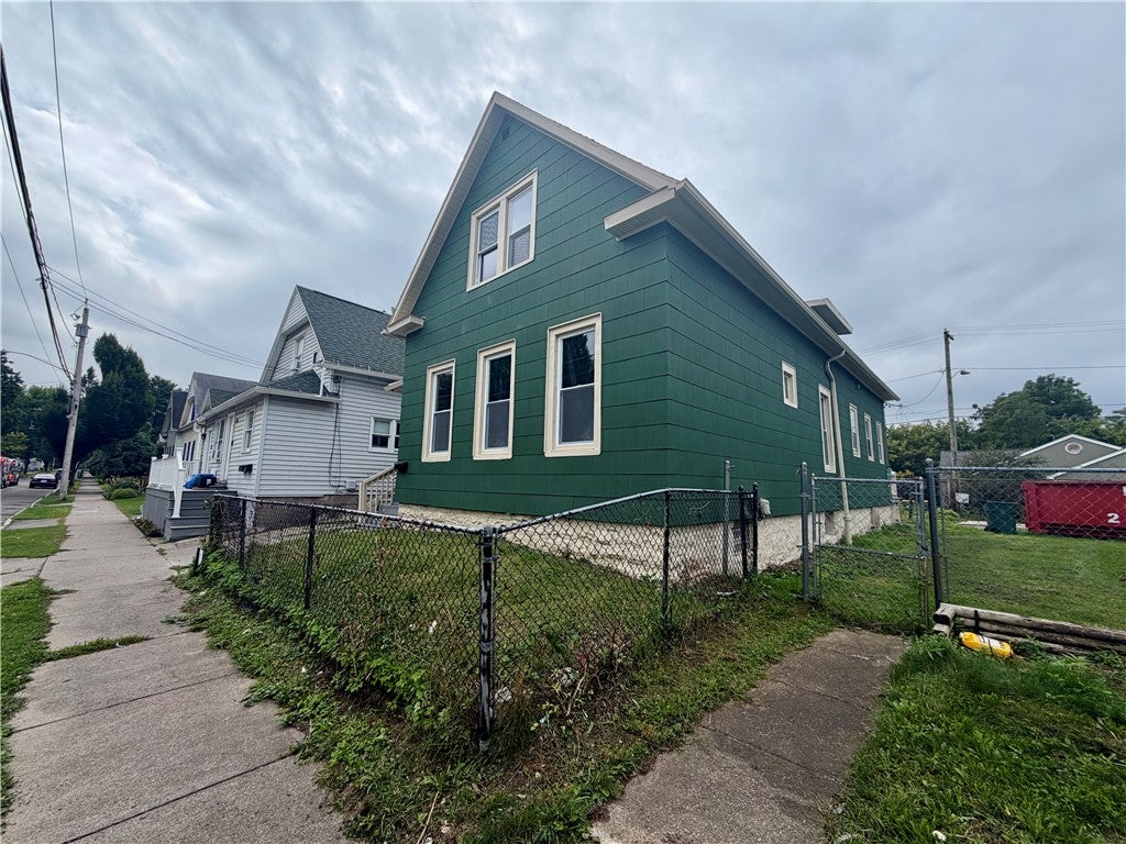 107 Roth Street — photo