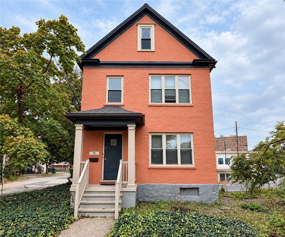 45 University Avenue — photo