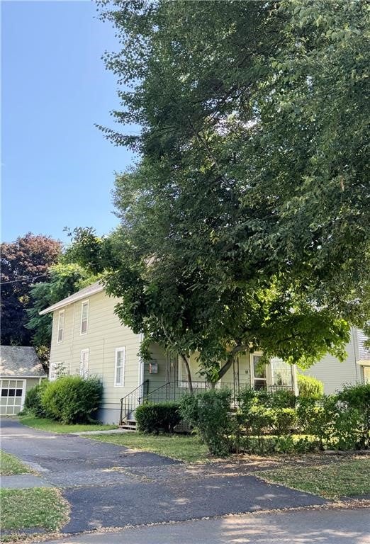 764 Carpenter Street — photo