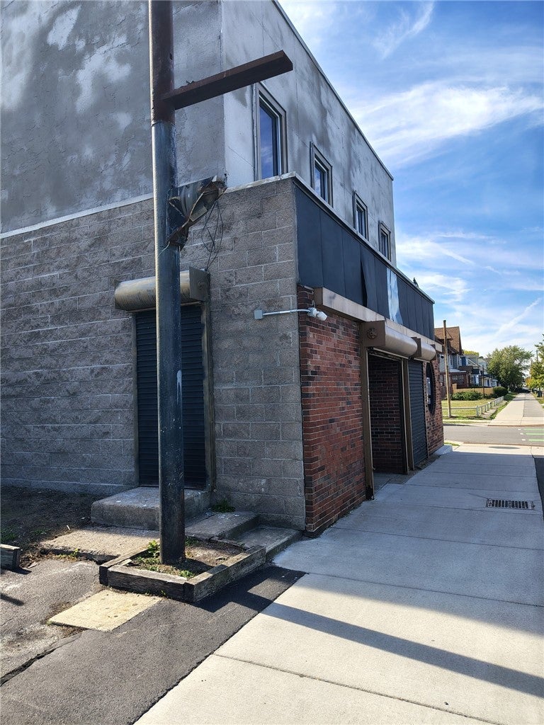 1443 E Main Street — photo