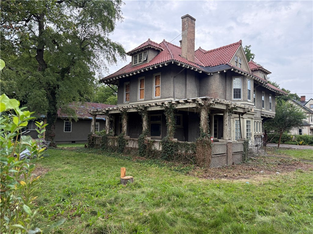 301 Grove Street — photo
