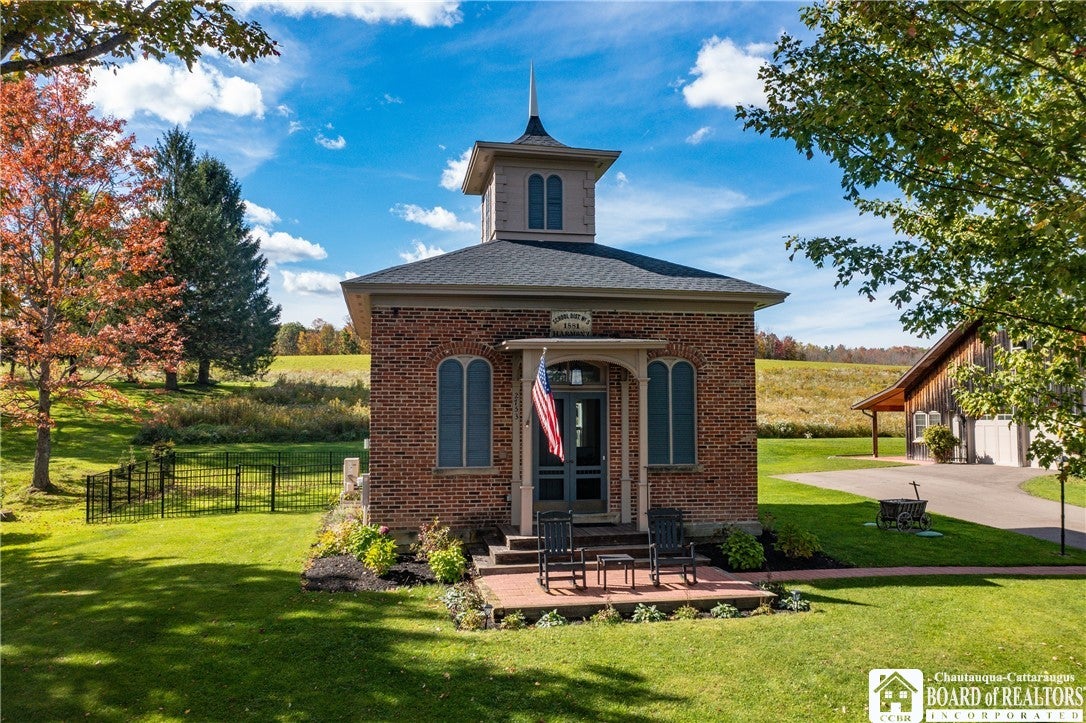 2753 Erickson Road — photo