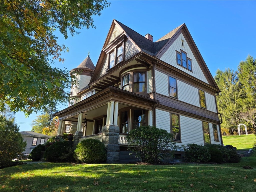 213 E East Main Street — photo