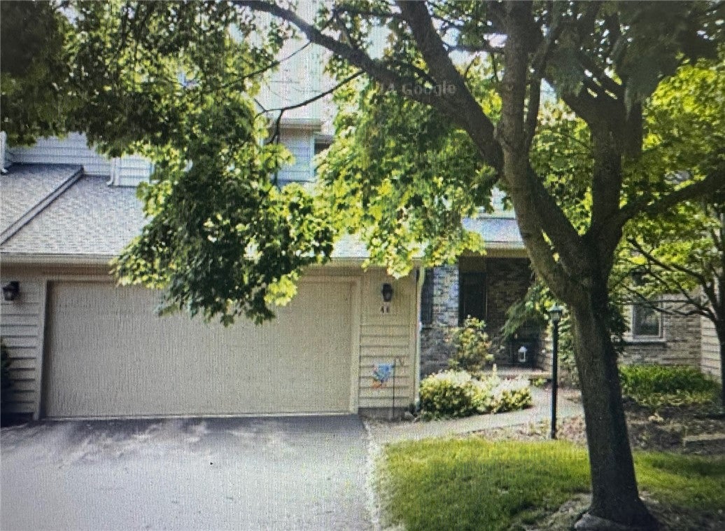 48 Colonial Circle — photo