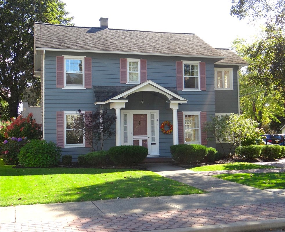 831 W 1st Street — photo