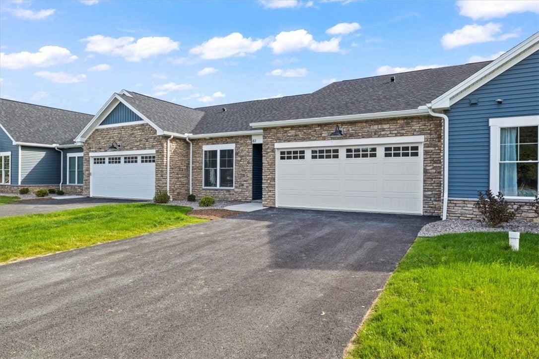 125 Cedarway Circle 403 — photo