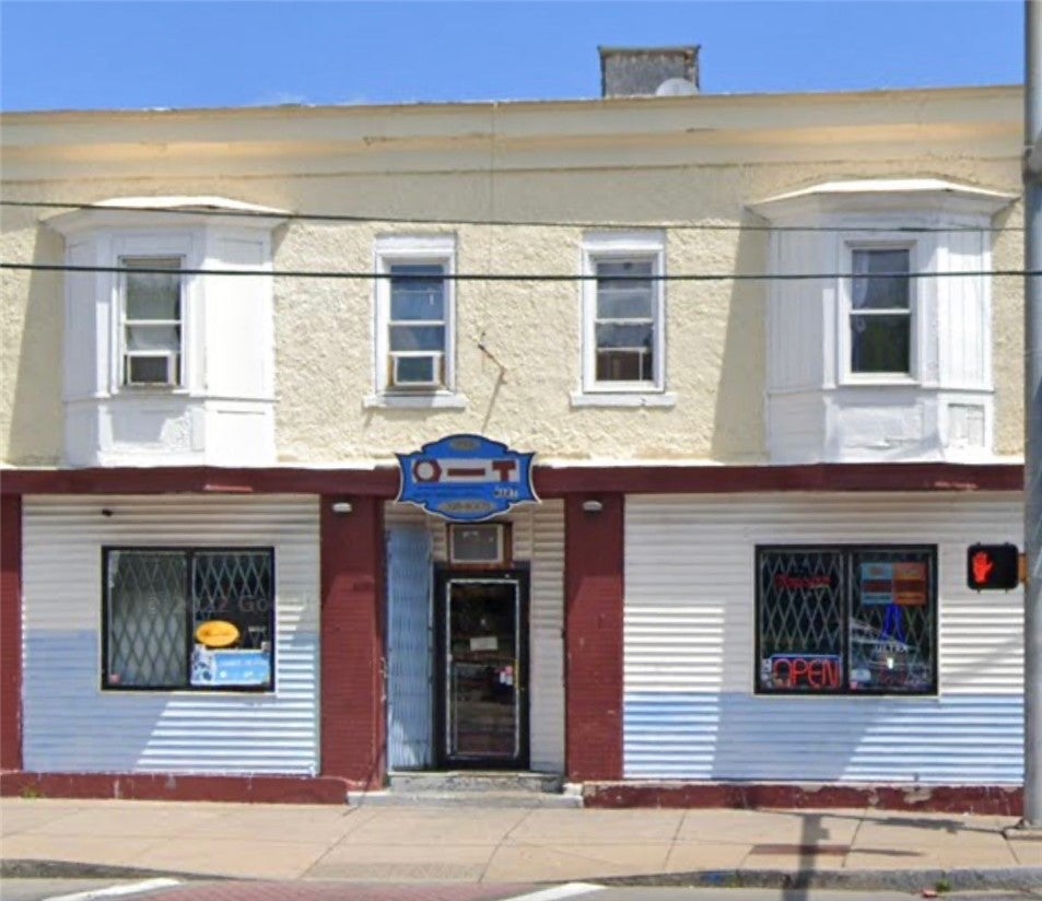 752 W Broad Street — photo