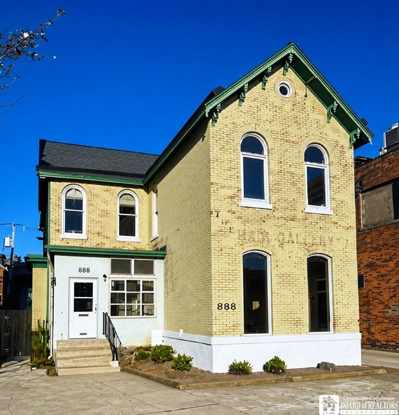 868 Main Street — photo