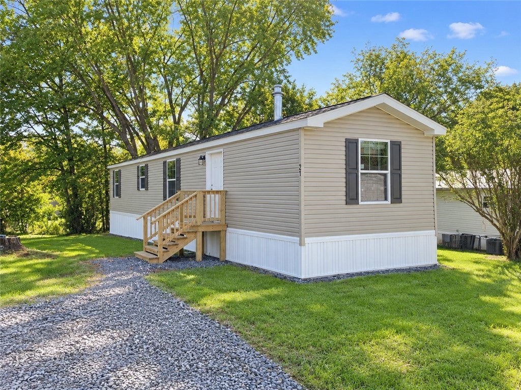 21 Karen Drive — photo