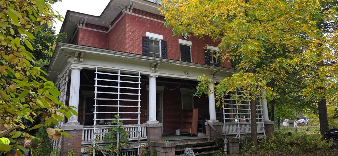 736 N Main Street — photo
