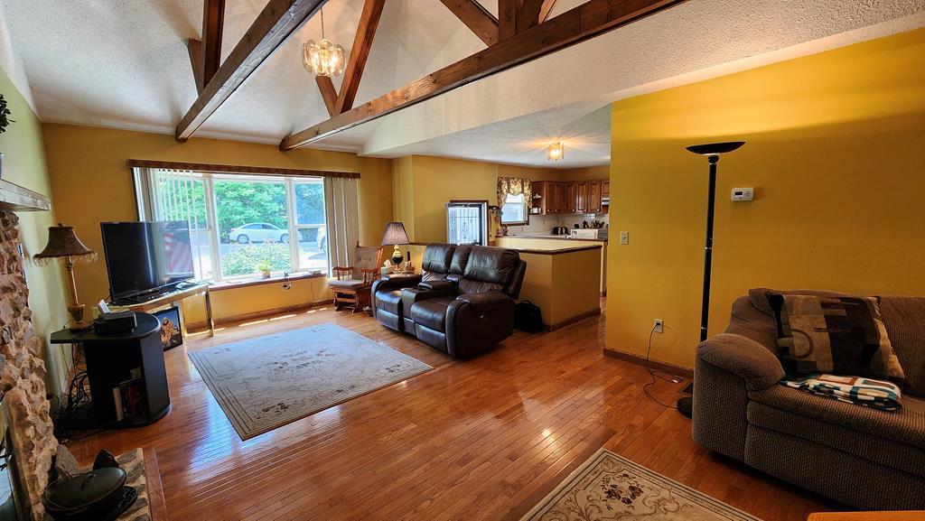 55 Lakeview Dr — photo