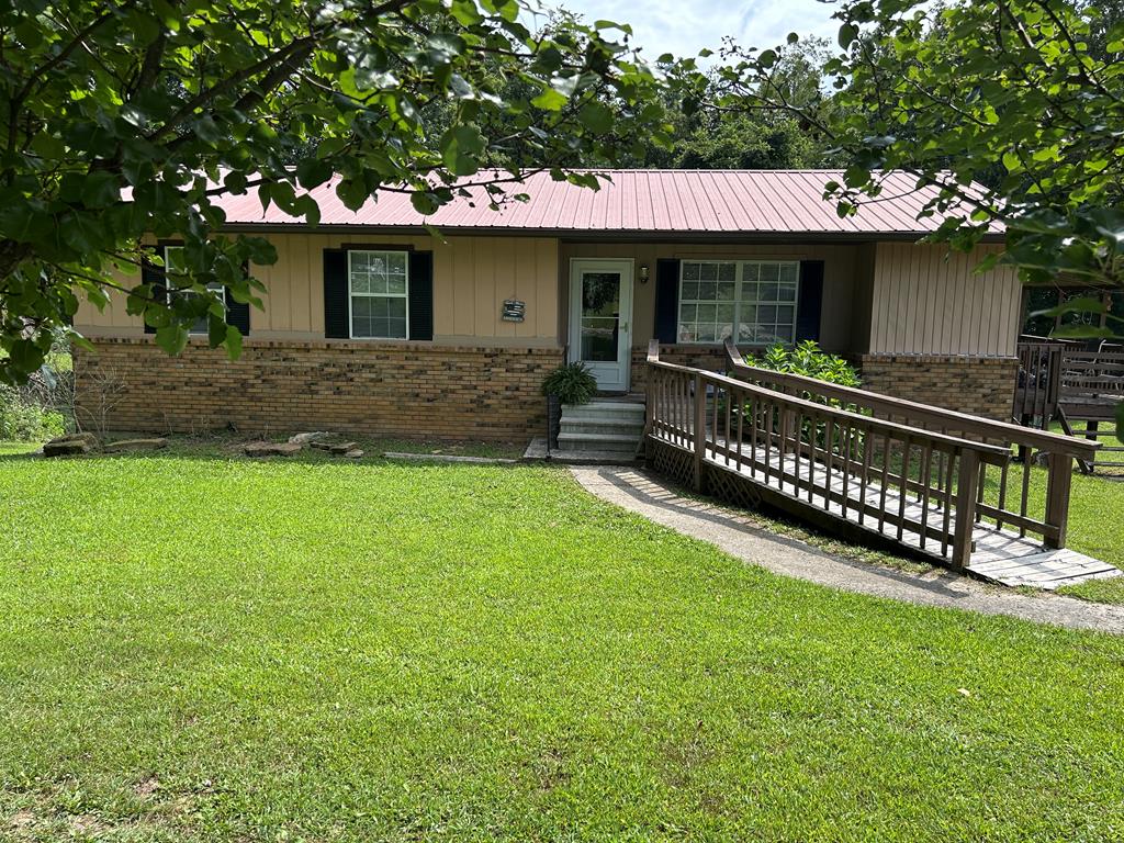 1041 Roysden Road — photo
