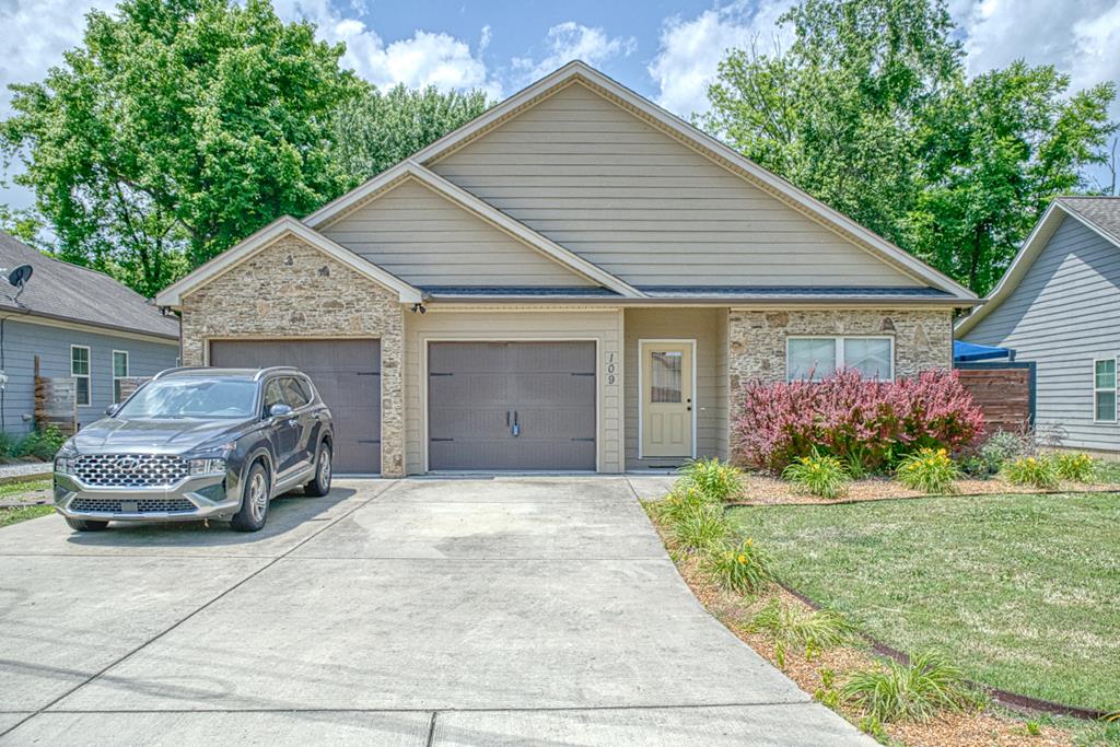 109 Weston Dr — photo
