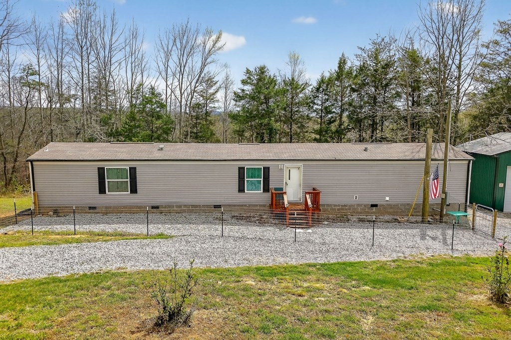 1237 Ridge Rd, Quebeck, TN 38579 — photo 2
