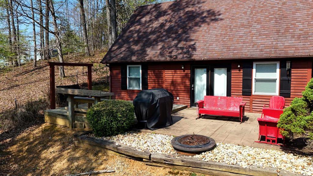 87 Lakeside Dr. — photo