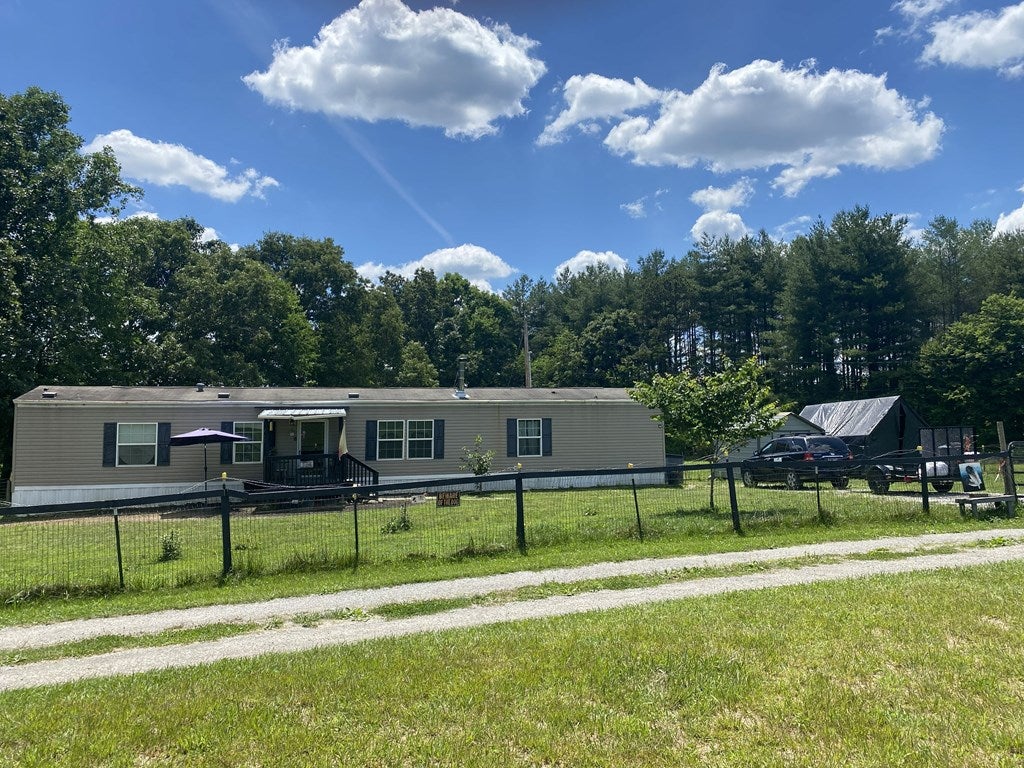 174 Claude Howard Rd, Deer Lodge, TN 37726 — photo 2