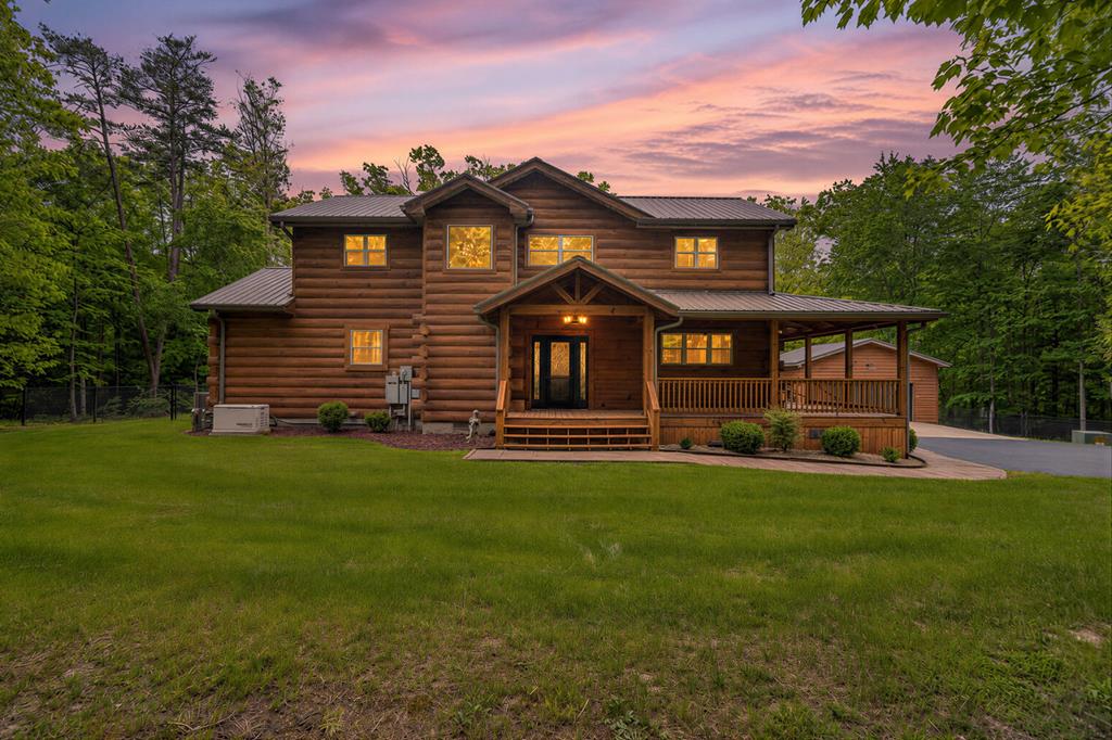 704 White Oak Road — photo