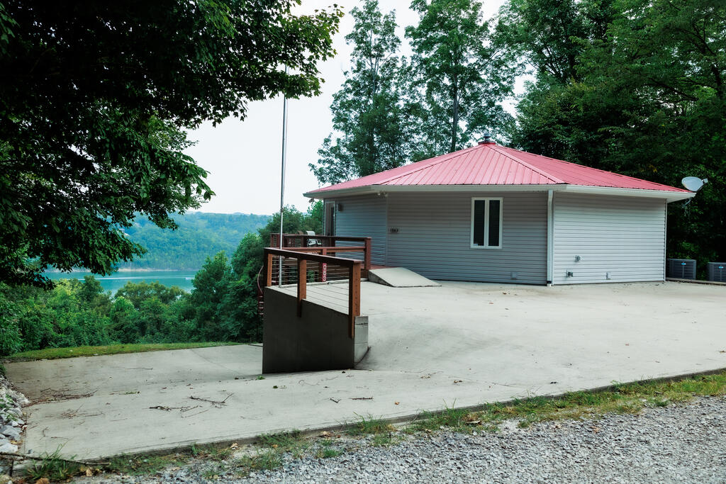 1063 Dale Hollow Estates Rd — photo